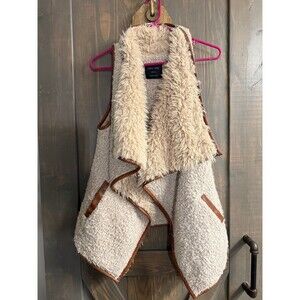 WOMENS LOVE TREE SHERPA VEST